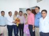 UPSC सलेक्टेड रौनक के निवास पहुंचे कलेक्टर, नगर निगम आयुक्त,जिला पंचायत सीईओ ने मिठाई खिलाकर दी शुभकामनाएं