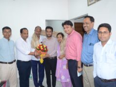 UPSC सलेक्टेड रौनक के निवास पहुंचे कलेक्टर, नगर निगम आयुक्त,जिला पंचायत सीईओ ने मिठाई खिलाकर दी शुभकामनाएं