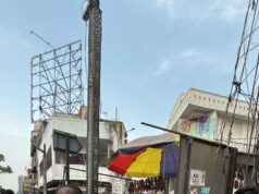 10 ठेलों,सड़क से कपड़े आदि अनेक सामानों को जप्त, सड़क पर कब्जा जमाये लगभग 20 दुकानदारों पर 39000 रू. का ई चालान