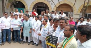 शहर जिला कांग्रेस कमेटी रायपुर के द्वारा गैस सिलेंडर की महंगाई और किल्लत को लेकर धरना प्रदर्शन