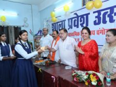 चंगोराभाठा में शाला प्रवेश उत्सव में नवप्रवेशी बच्चों का विधायक सुनील सोनी व महापौर मीनल ने किया स्वागत