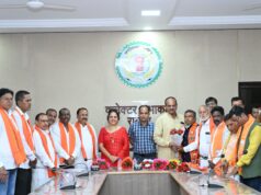 रायपुर जिला कलेक्टर डॉ. गौरव कुमार सिंह ने रायपुर नगर निगम के 10 नव नामांकित पार्षद एल्डरमेन को पद की शपथ दिलवायी