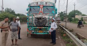 हीरापुर–रिंग रोड-2 मार्ग पर दूसरे दिन भी विशेष अभियान जारी, सड़क पर खड़े ट्रक-ट्रेलरों के विरुद्ध कार्रवाई